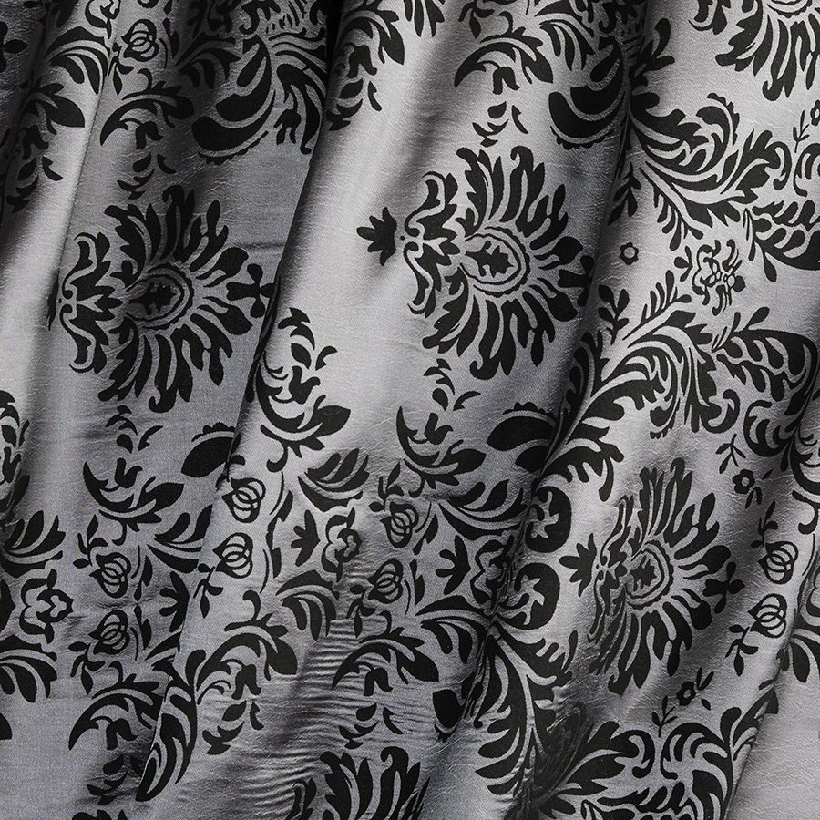 Specialty Silver Amandine tablecloth
